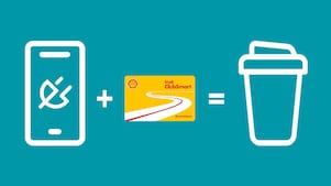 Recharge Stecker-Icon mit Shell ClubSmart Karte und Kaffeebecher auf türkisem Hintergrund.