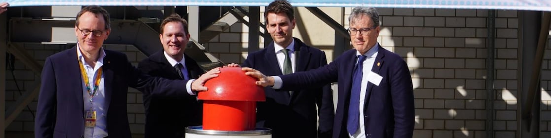 Jan-Peter Groot Wassink (Shell, VP Rheinland), Andy Beard (Shell, VP Hydrogen), Paul Höller (Staatssekretär im Ministerium für Wirtschaft, Industrie, Klimaschutz und Energie NRW), Alistair Hope (Shell, SVP Engineering & Project Capability) 