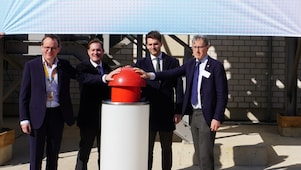 Jan-Peter Groot Wassink (Shell, VP Rheinland), Andy Beard (Shell, VP Hydrogen), Paul Höller (Staatssekretär im Ministerium für Wirtschaft, Industrie, Klimaschutz und Energie NRW), Alistair Hope (Shell, SVP Engineering & Project Capability) 