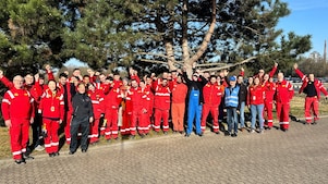 Rund 40 Mitarbeitende des Shell Energy and Chemicals Park Rheinland haben sich bei herrlichem Wetter am jährlichen Dreck-Weg-Tag beteiligt, organisiert in Kooperation mit dem Naturschutzbund (NABU). Sie sammelten 1,2 Tonnen Müll und setzten ein starkes Zeichen für den Umweltschutz.