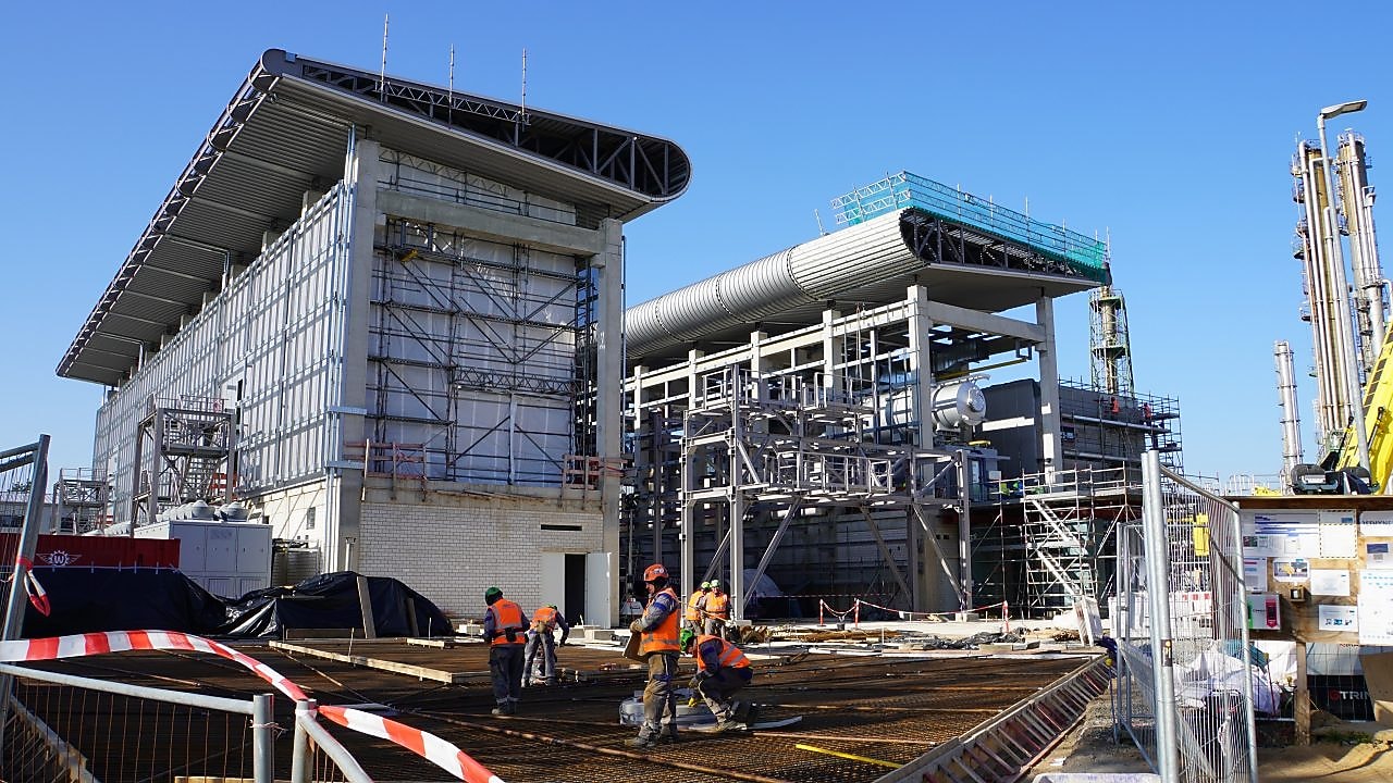 Construction of REFHYNE 2 Electrolyser at the Shell Energy and Chemicals Park Rheinland reaches milestone.