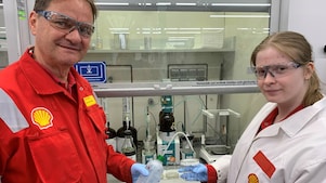 Student from Bonn ran the Shell Energy and Chemicals Park Rheinland lab for a day