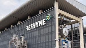 REFHYNE 2 hydrogen electrolyser facility at Shell Rheinland, showing industrial equipment and the project’s exterior structure.