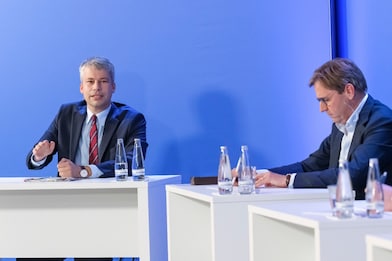 Steffen Bilger, Parlamentarischer Staatssekretär beim Bundesminister für Verkehr und Digitale Infrastruktur, im Dialog mit Huibert Vigeveno