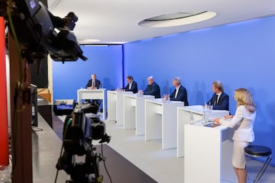 Shell Energie-Dialog: Blick auf das Panel im Aufnahmestudio in Berlin