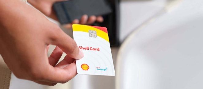 Shell Card in einer Hand