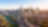 Eine Stadt mit Straßen und Wolkenkratzern