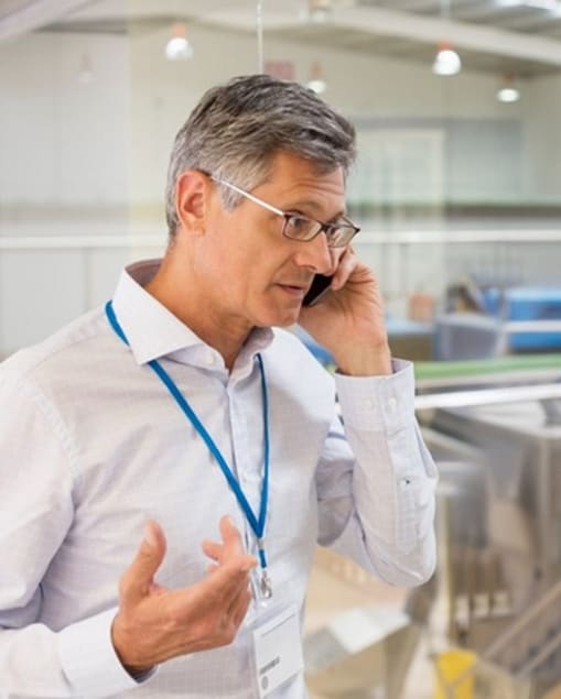 Ein Mann telefoniert