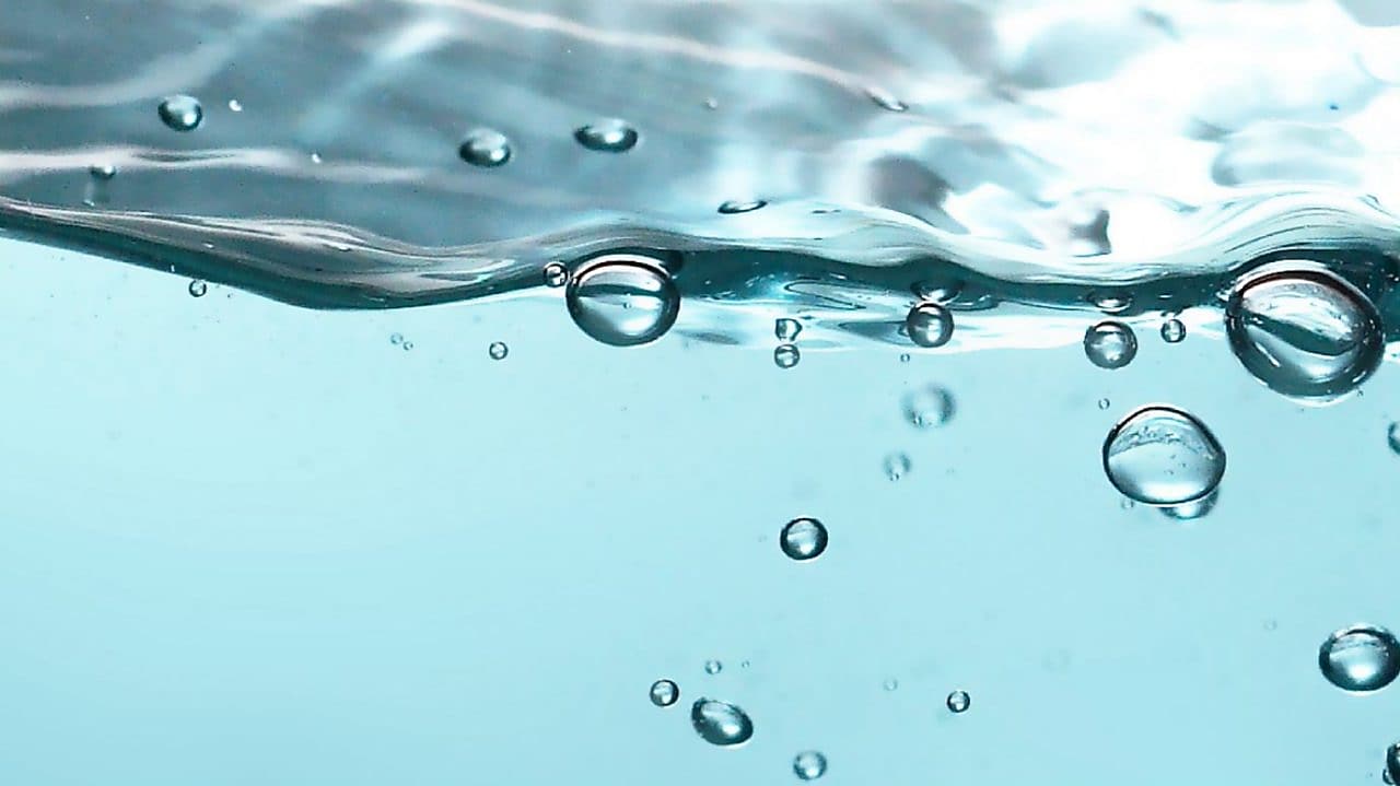 Kleine Flasche mit Shell GTL Fuel