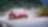 Ein rotes Auto auf einer Straße