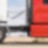 Sattelschlepper auf einer Straße