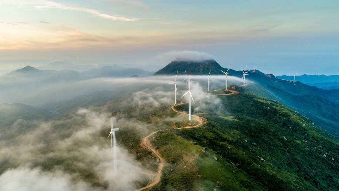 Windräder auf einem Berg