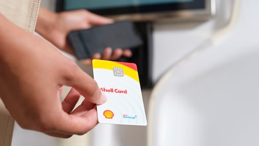 Shell Card in der Hand