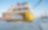 Eine Fähre, die mit einem Lkw beladen wird.