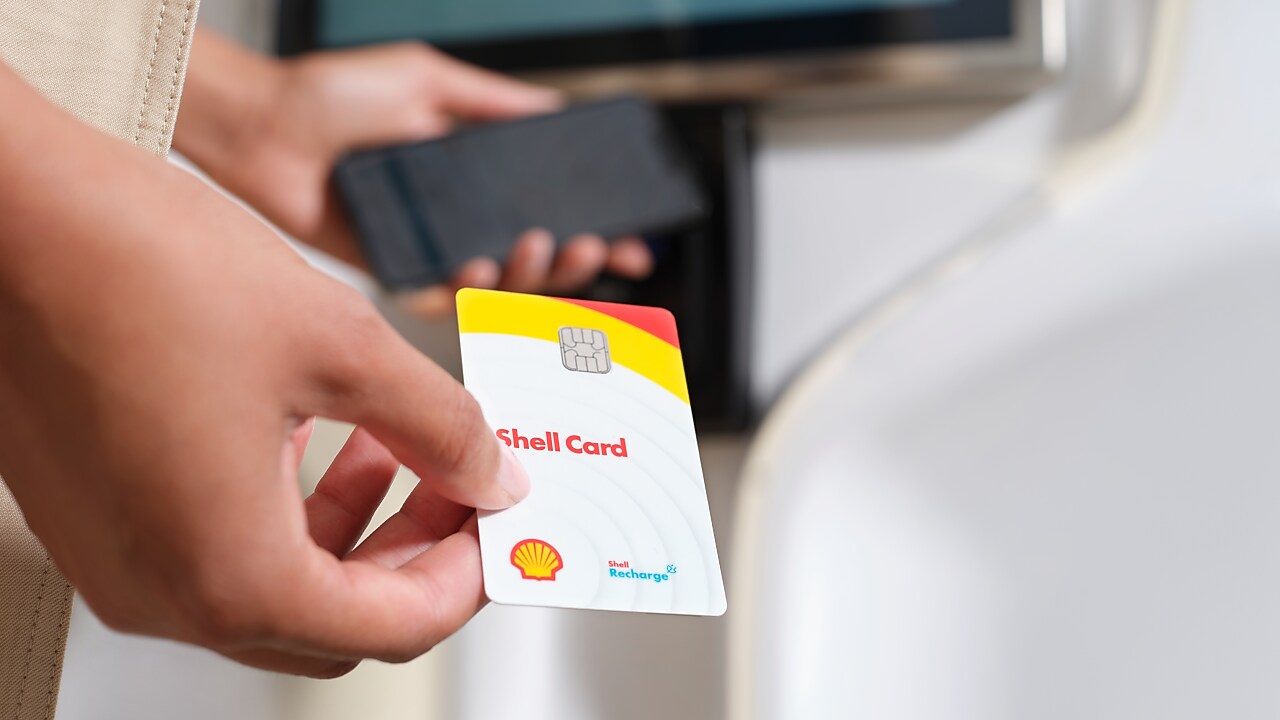 Shell Card in der Hand