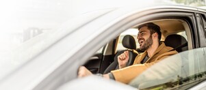 Shell Card liegt auf der Ablageflche in einem LKW