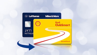 Blaue Miles & More Kundenkarte und gelbe Shell ClubSmart Kundenkarte auf hellblauem Hintergrund