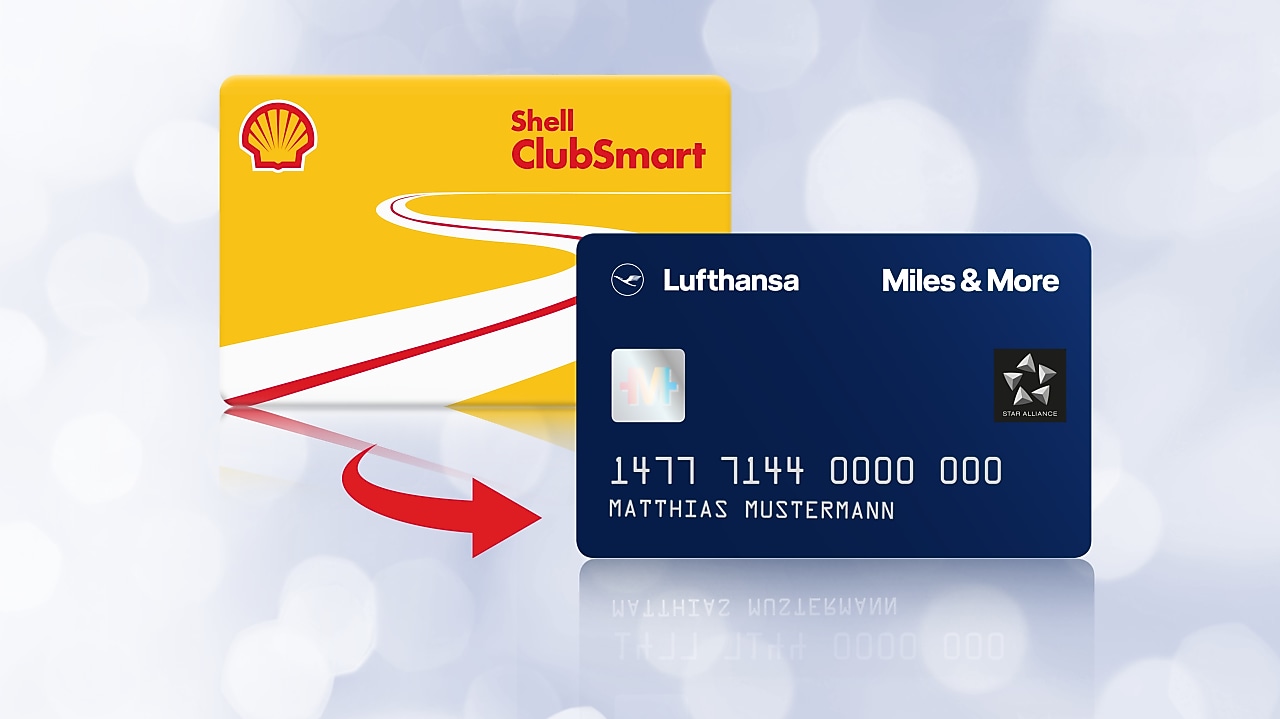 Gelbe Shell ClubSmart Kundenkarte & Blaue Miles & More Kundenkarte auf hellblauem Hintergrund