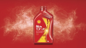Kanister eines Shell Helix Top Up Motorenoels