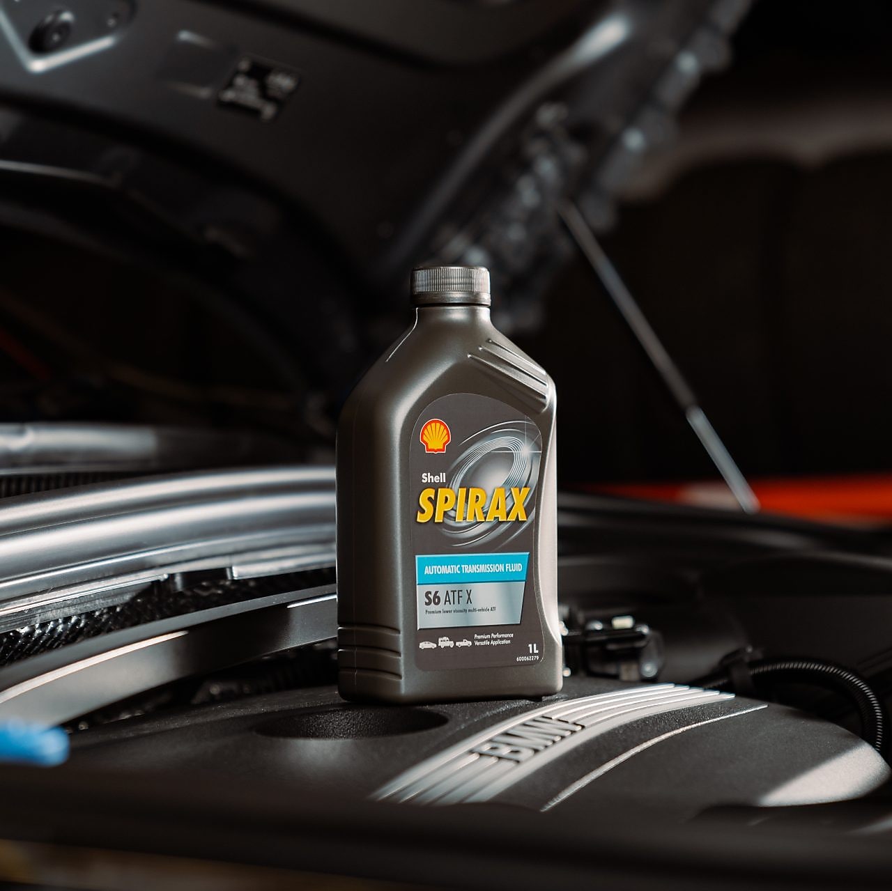 Spirax Flasche auf dem Motor stehend