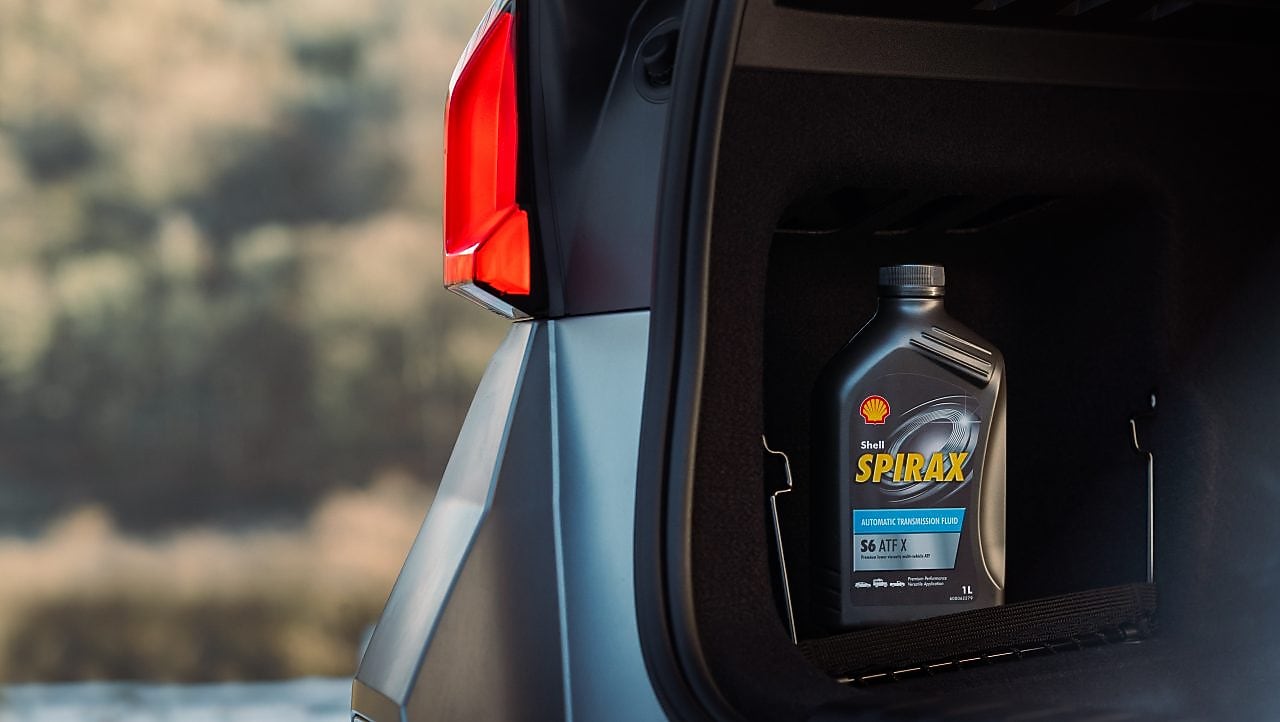 Spirax Flasche im Kofferraum eines Autos