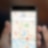 Handydisplay zeigt Tankstellensuche in der Shell App