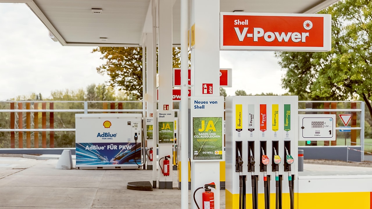 Shell Tankstelle Mit Adblue Zapfsäule In Der Nähe