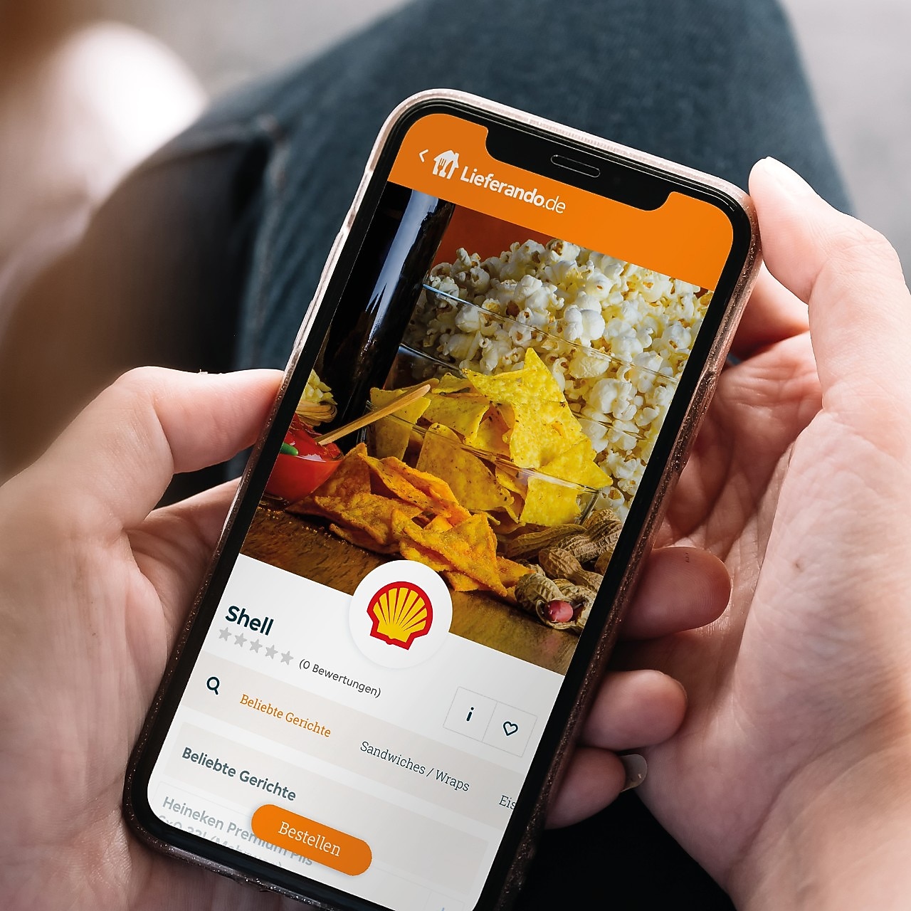 Handydisplay zeigt&nbsp;Lieferando App in Kooperation mit Shell