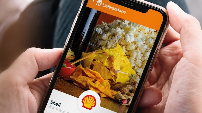 Handydisplay zeigt&nbsp;Lieferando App in Kooperation mit Shell