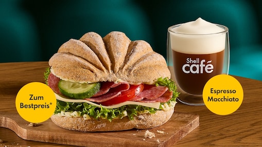 Muschelbrötchen mit Salami, Käse und frischem Gemüse neben einem Espresso Macchiato von Shell Café. Gelbe Störer zeigen „Zum Bestpreis“ und „Espresso Macchiato“.