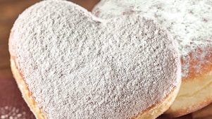 Berliner Gebäck auf Holztisch