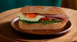 Kleines Kraftpaket: Snack-Rustico mit Kochschinken & Spiegelei