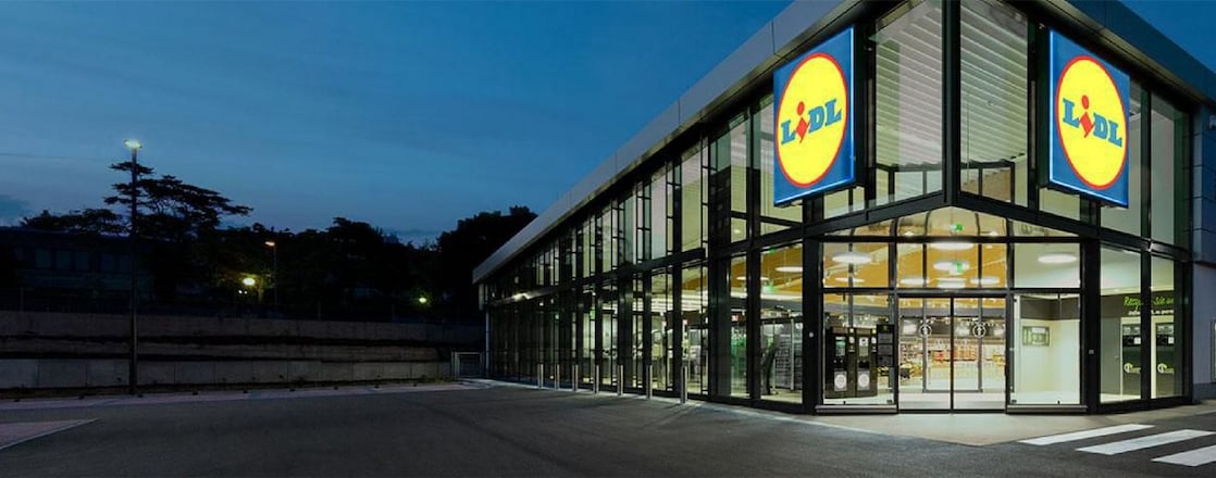 Supermarket by night