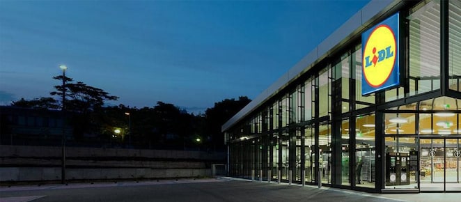 Supermarket by night